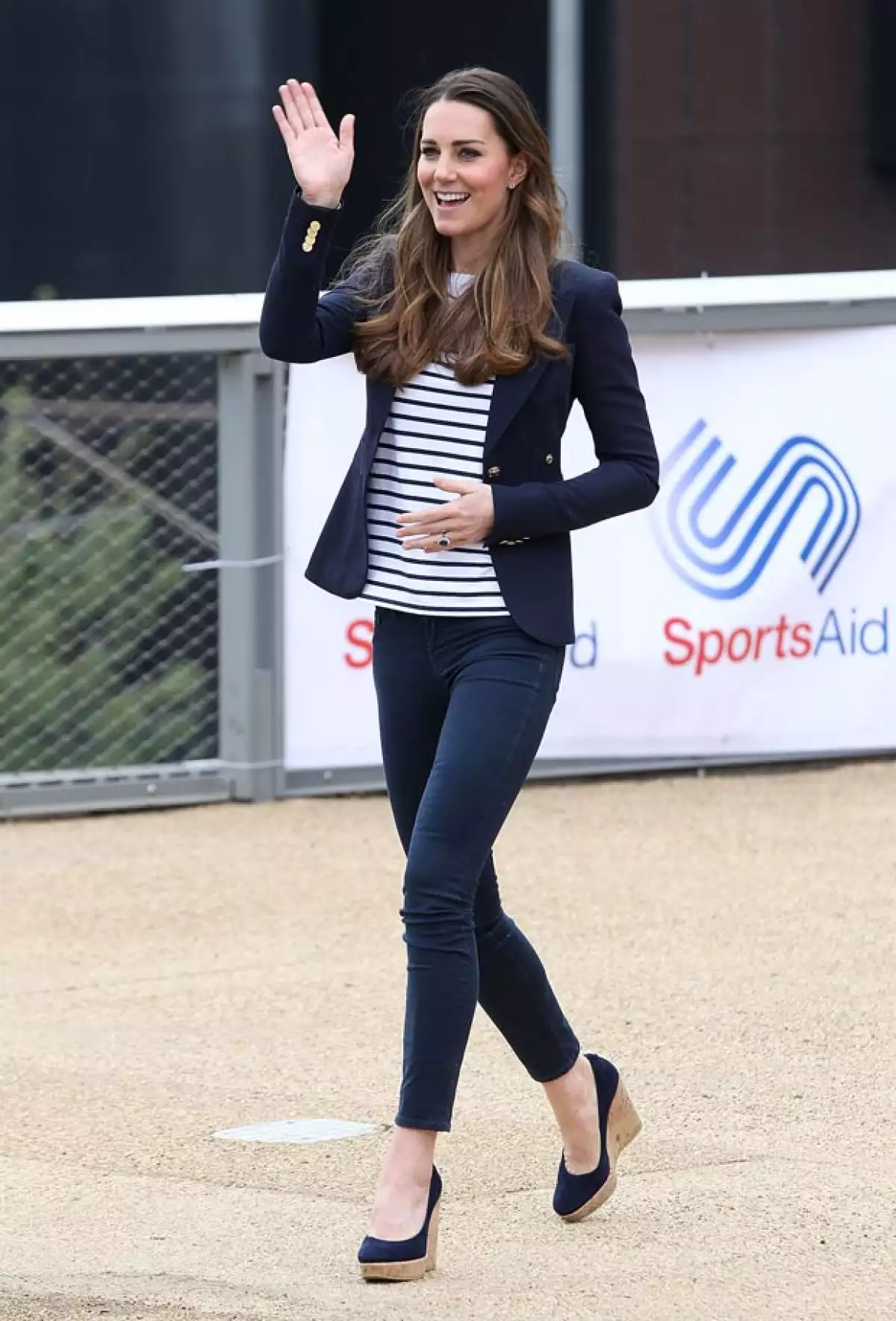 Al parecer, a la reina de Inglaterra le disgusta el estilo de unos zapatos que usa mucho la duquesa de Cambridge. ¿Adivinas cuáles pueden ser?
