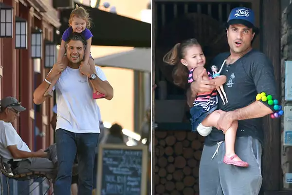 ¡Qué bien se la pasan! Por fotos como estas no nos queda la duda de que Elenita es toda una consentida de papá.