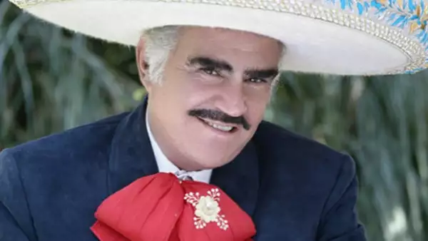 Para despedirse, el cantante anunció la fecha de su último concierto, el cual se realizará en el Estadio Azteca y será gratuito.