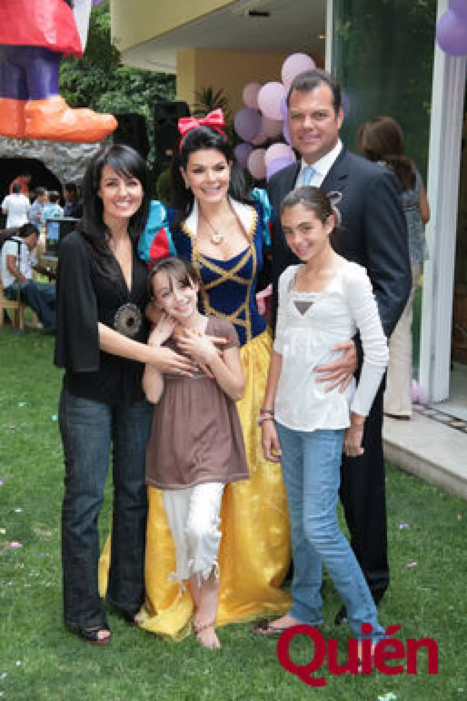 Jessica Tort, Natalia Tort, Mariana Peralta, Renata Tort, Andres Tort