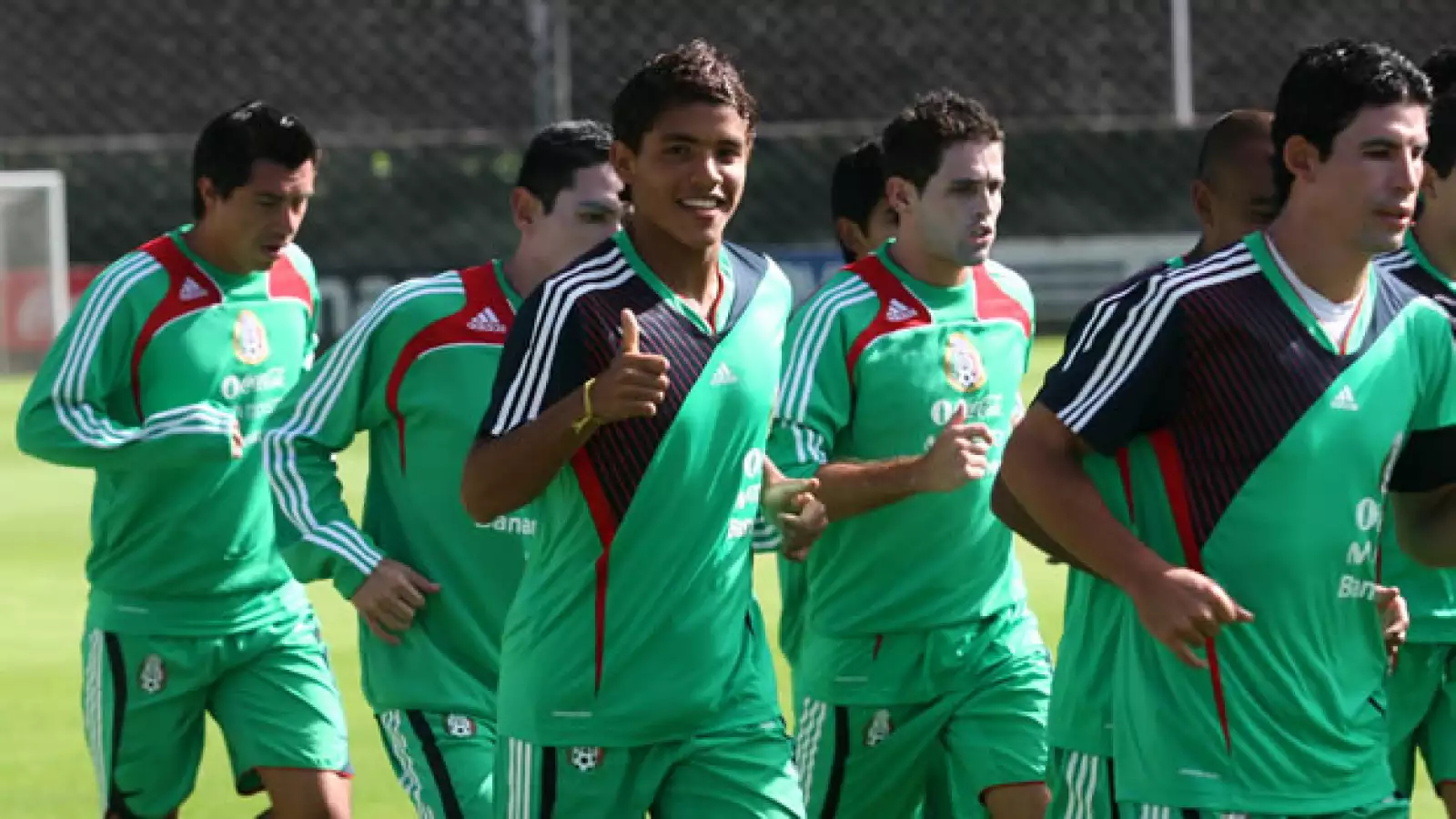 Jonathan dos Santos llegó al primer equipo del Barcelona con sólo 19 años