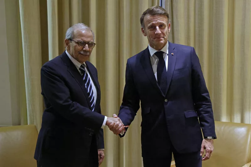 Macron anuncia conferencia en París para reconstruir Líbano tras la guerra