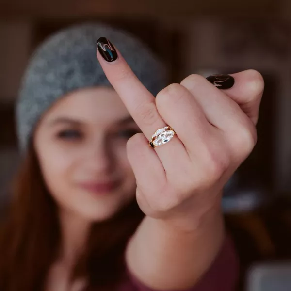 joey-king-anillo.jpg