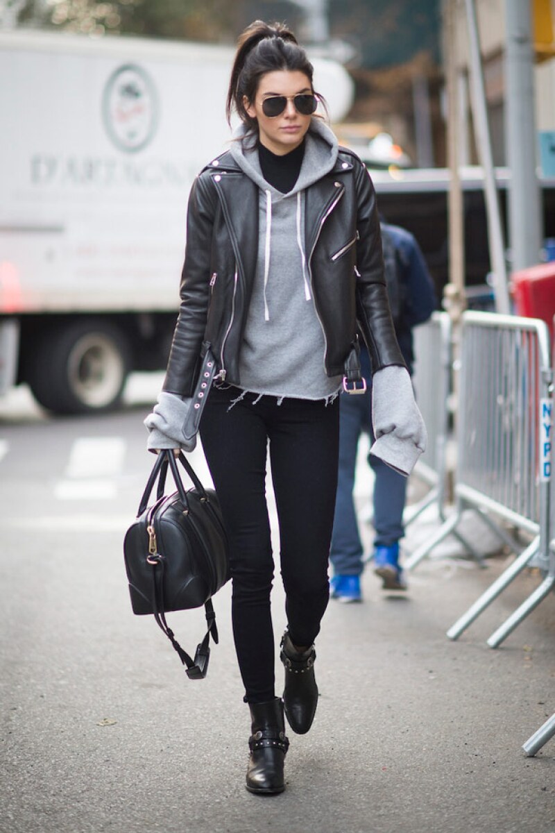 Para el día a día, Kendall prefiere usar zapatos bajos.