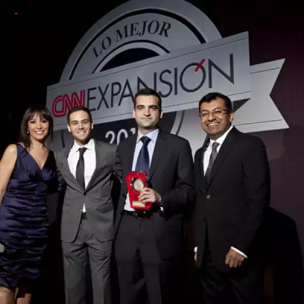 Claudio Clavati y Gerardo Giacoman, director de Operaciones y director general de Cuponzote, recibieron el premio a lo Mejor del e-Business en categoría Emprendedores.