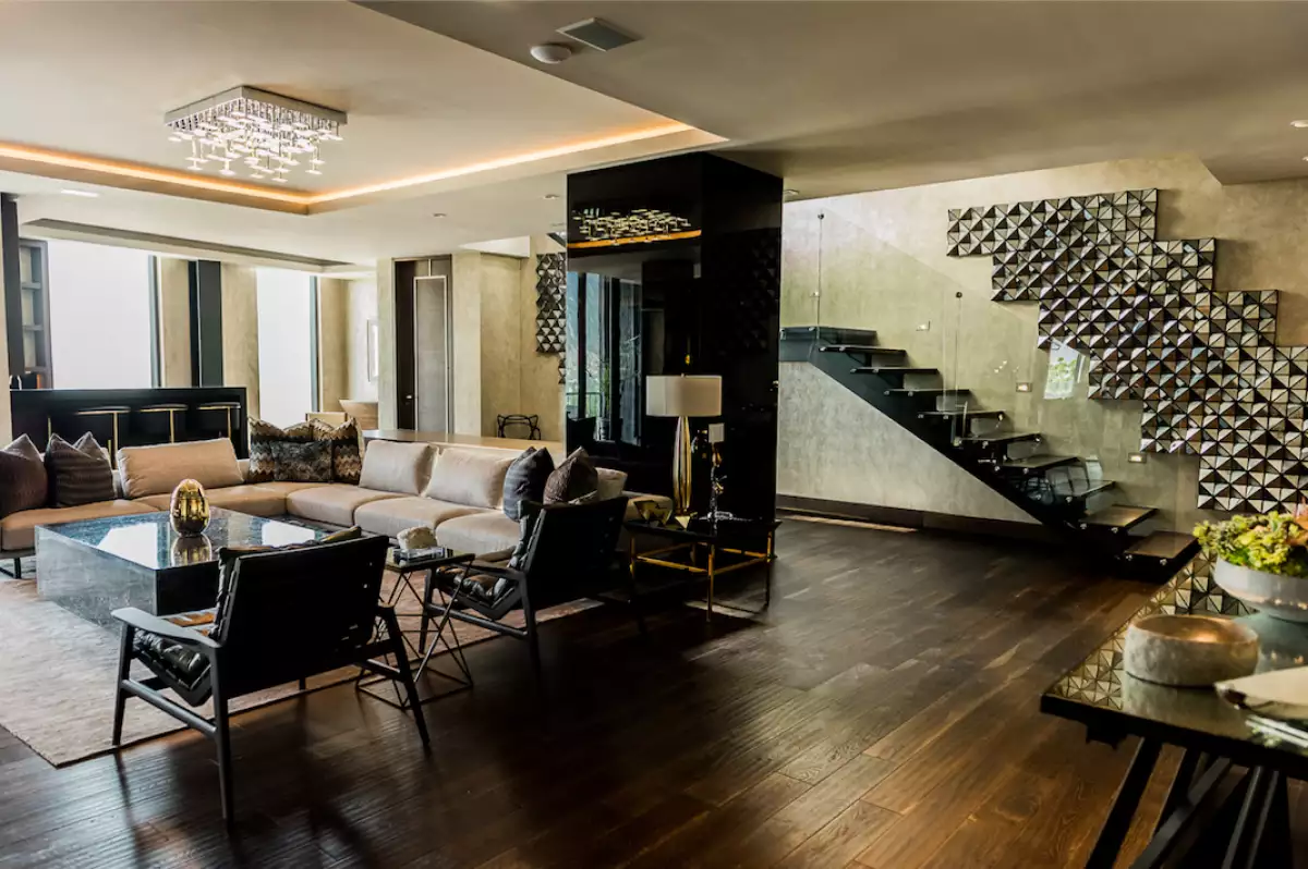 penthouse monterrey escaleras