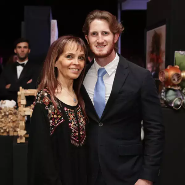 Elena Lozoya y Christopher Pratts