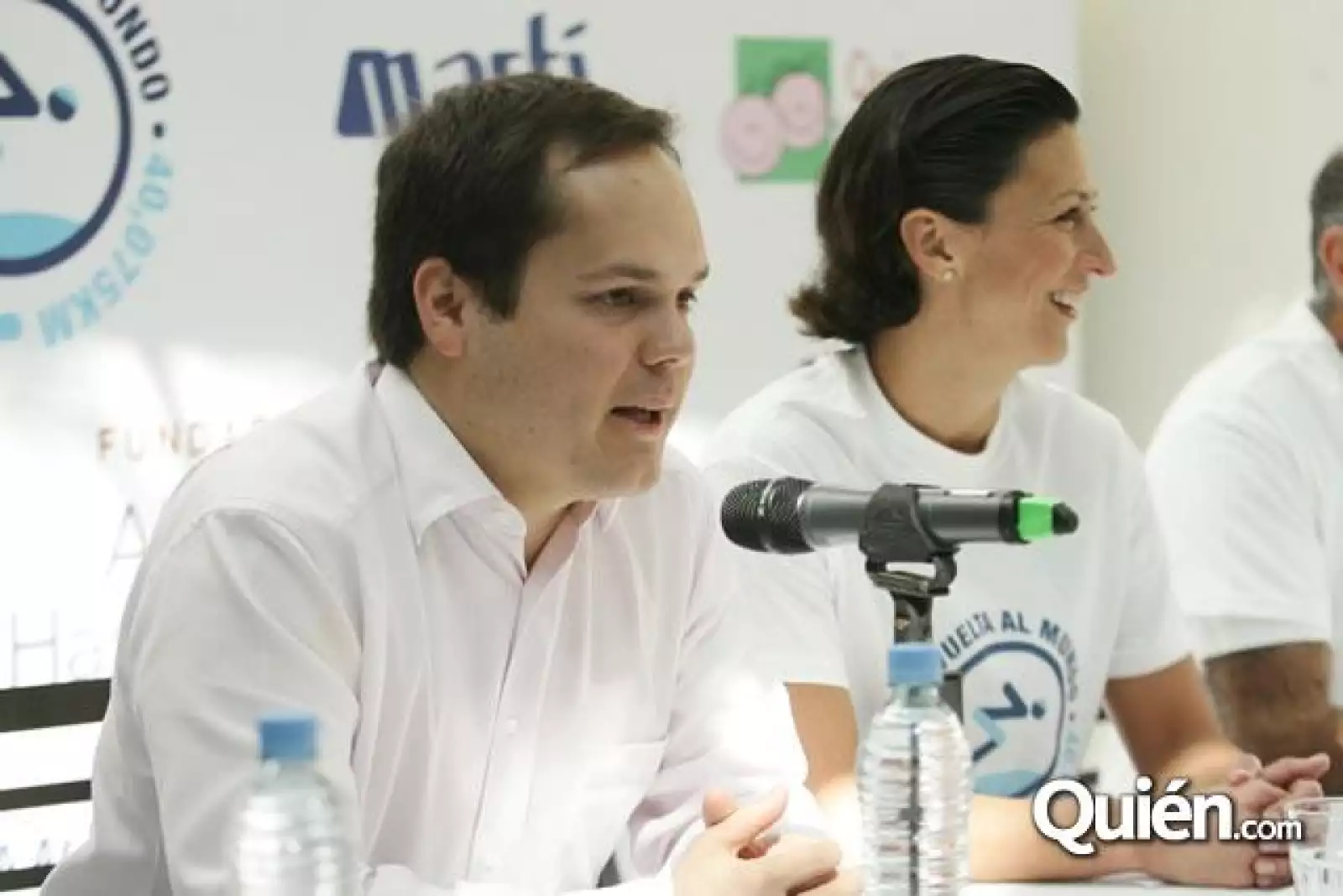 La Vuelta al  Mundo Nadando