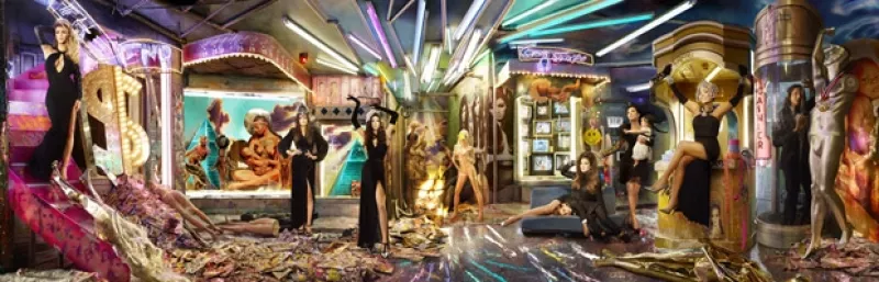 Como cada 12 meses, los personajes más importantes de dicha familia publican una postal para desear una feliz Navidad. Fue David LaChapelle quien hizo la de este año.