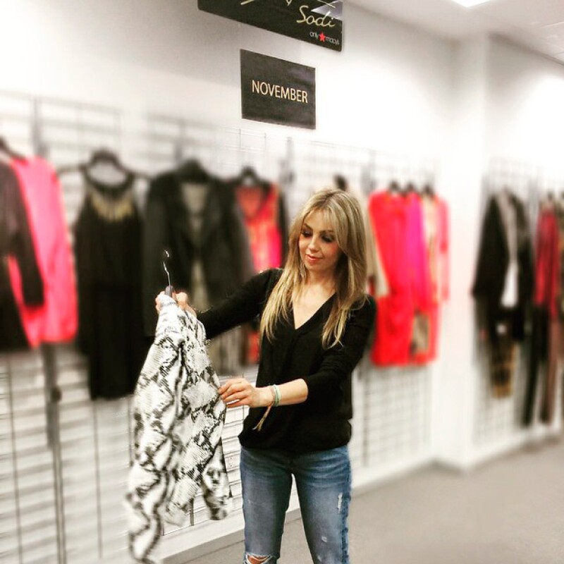 Al parecer, el talento de sus diseñadoras es tal, que incluso Thalía quedó prendada de una chaqueta.
