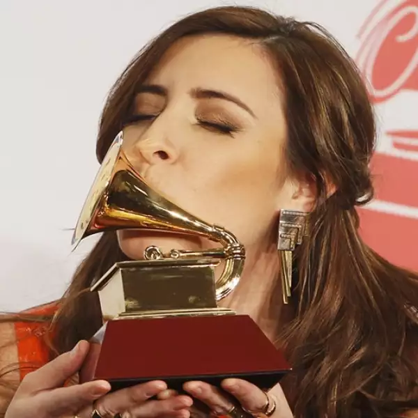 mariana vega grammy latino 2014