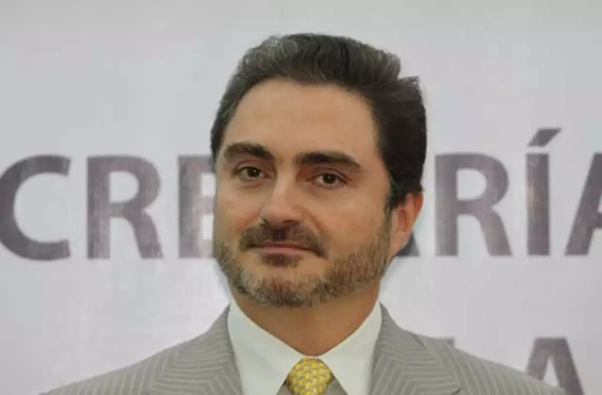 A pesar de que mantiene una relación desde hace más de un año con el Secretario de Finanzas y Planeación del Gobierno de Veracruz, la actriz no quiere una boda pronto.