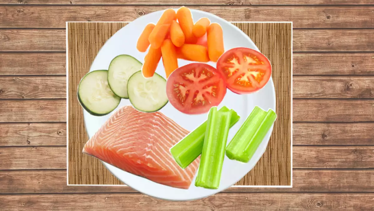 Consume alimentos altos en agua, vitamina C y omega 3.