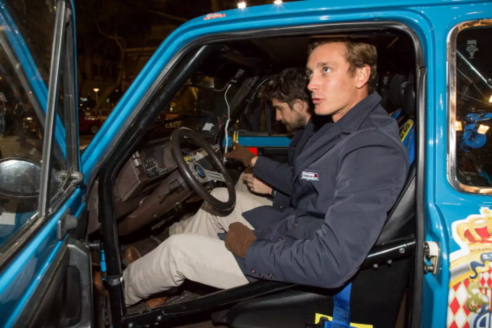 Pierre tiene 2 hermanos más grandes, Andrea y Carlota y 2 sobrino Sacha de Andrea y Raphael de Carlota.