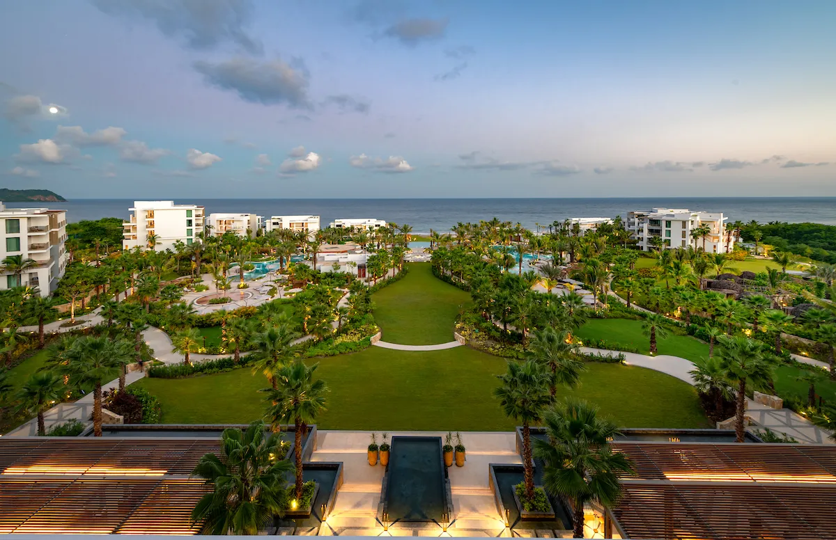 Conrad, Punta de Mita
