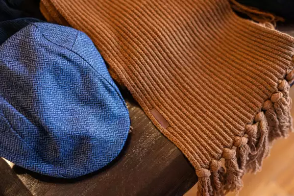 Men's cap and scarf 