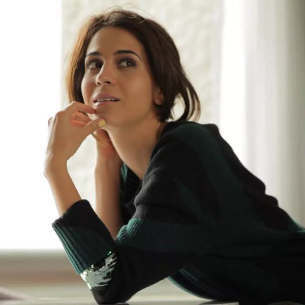 Si no conoces a Cassandra es momento de que lo hagas. La hija de Fernando Luján se posiciona como una de las actrices de cuidado en el cine mexicano y nosotros la estamos nombrando toda una "it girl".