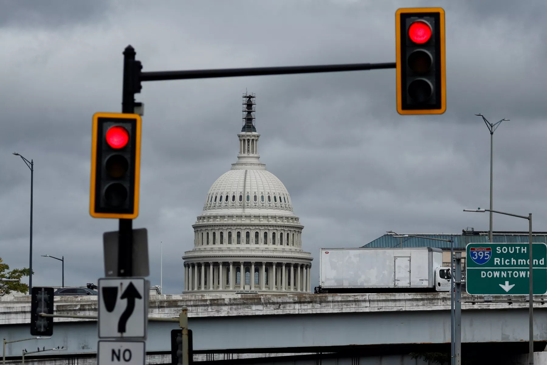 Una visión general del Capitolio de los Estados Unidos, donde el Congreso regresará el martes para tratar una serie de proyectos de ley de gastos antes de que se agote la financiación y desencadene un cierre parcial del gobierno de los Estados Unidos, en Washington, EE. UU., el 25 de septiembre de 2023.