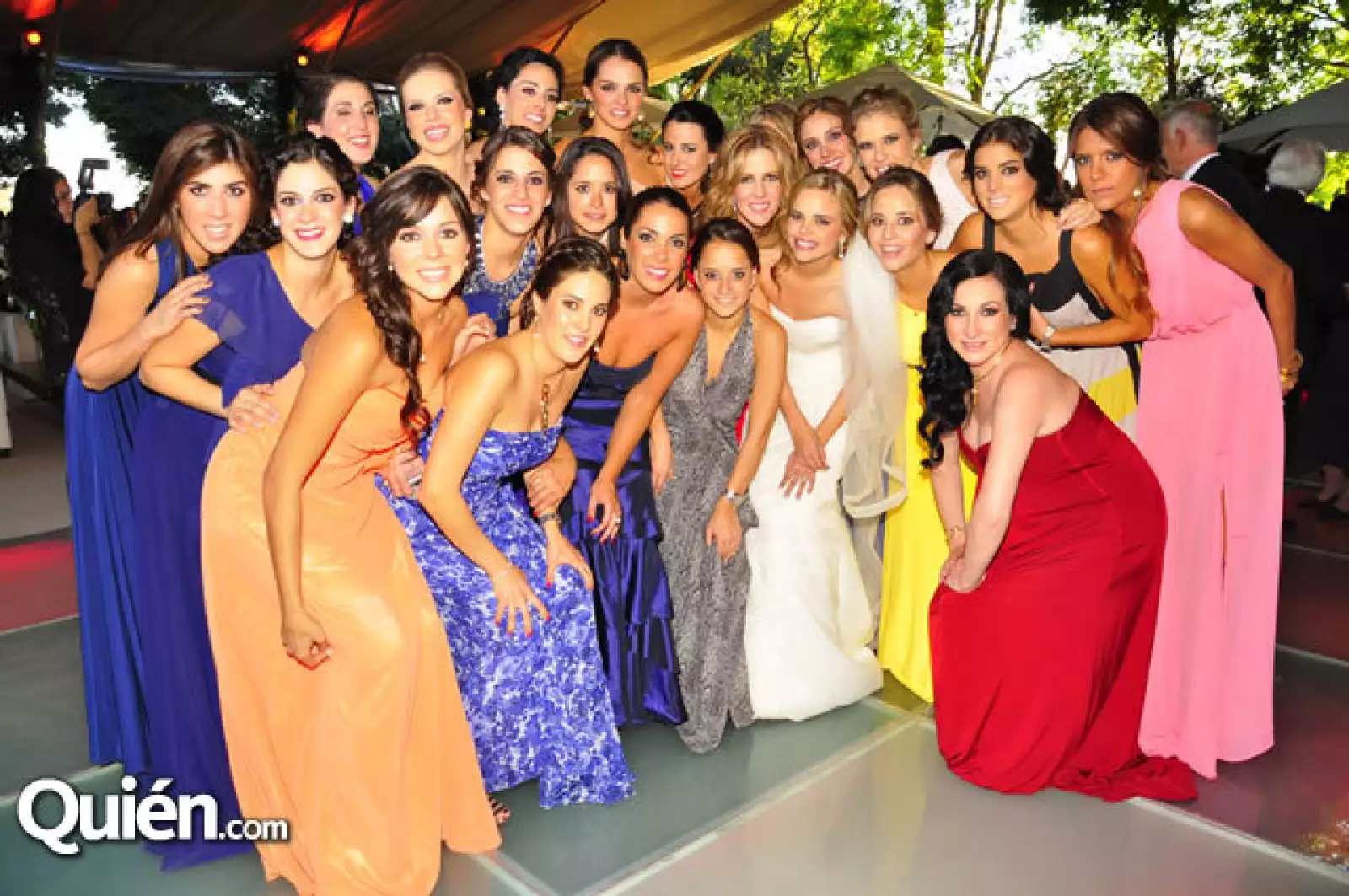 La novia con sus mejores amigas