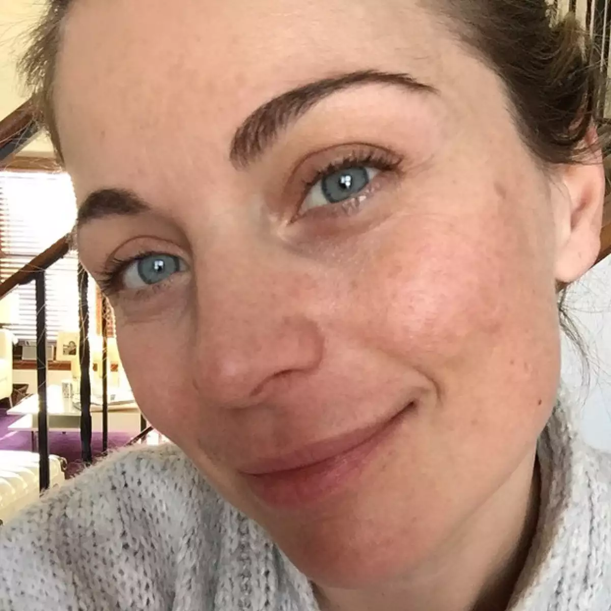 Desde hace algunos meses la actriz se ha mostrado sincera y muy natural con sus fans, interactuando con ellos y compartiéndoles su lado menos posado.