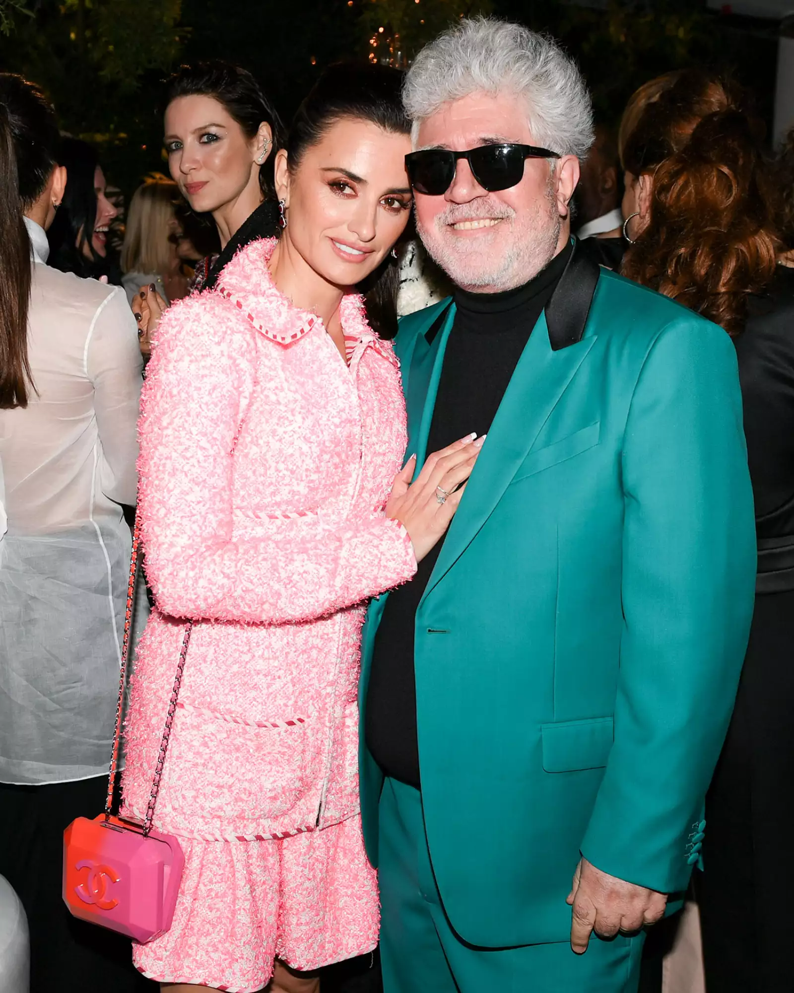 09_Penelope_CRUZ_Pedro_ALMODOVAR_CHANEL_Charles_FINCH_PreOscarsDinner_2020_3_LD.jpg