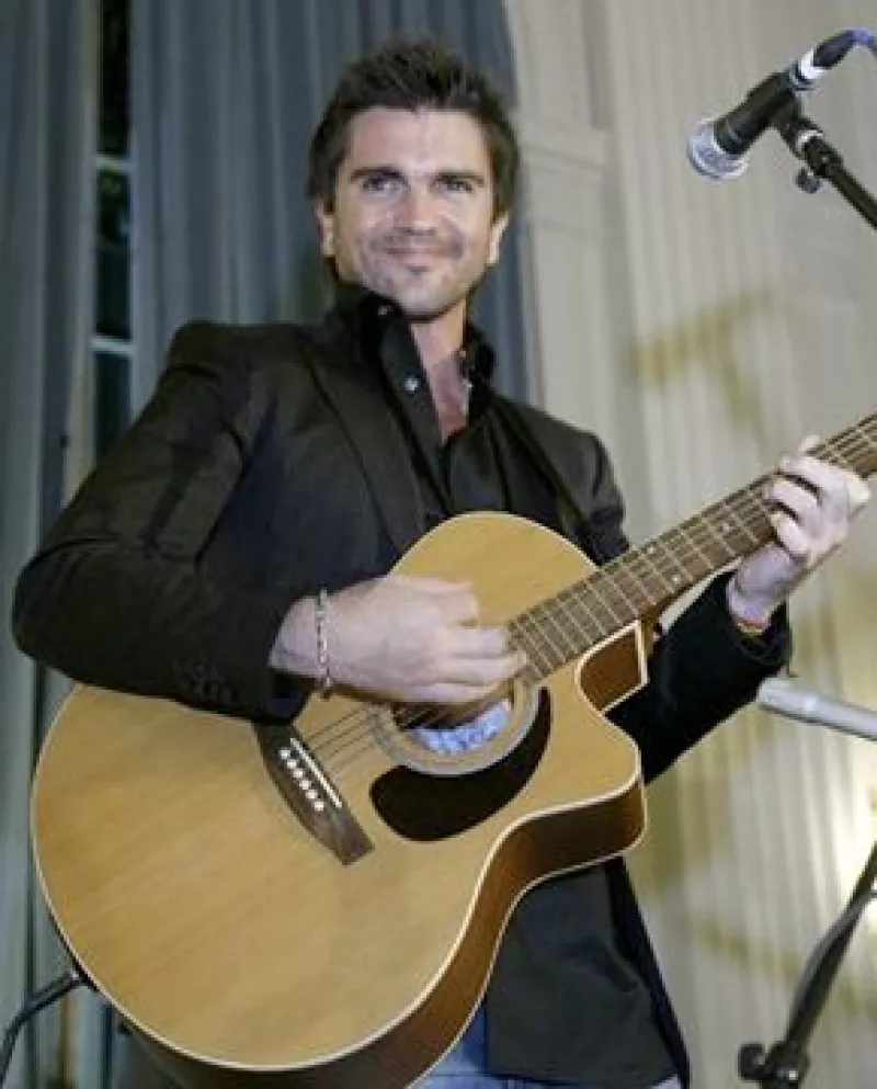 El ministro de Cultura de la isla lamentó los ataques sufridos por el cantante y aseguró continúan los preparativos del concierto del colombiano en la Plaza de la Revolución.