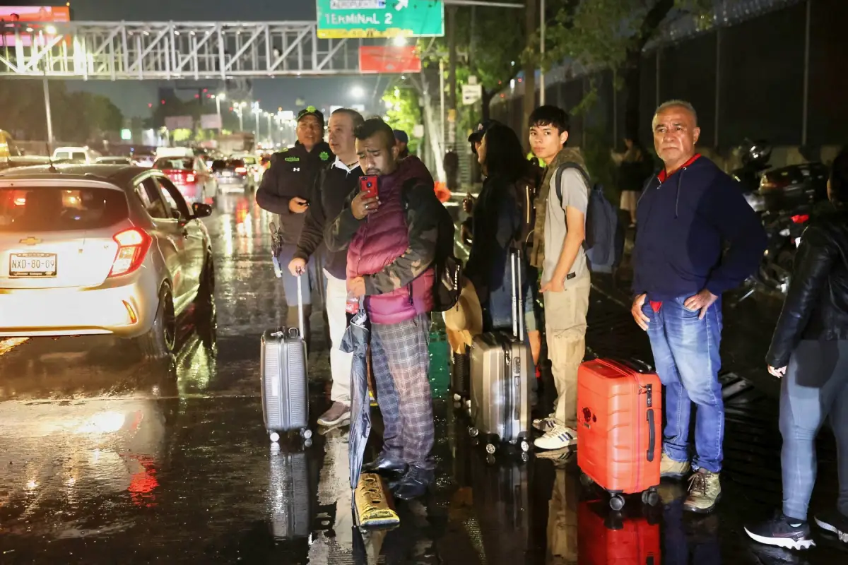 ¿Se retrasó tu vuelo por culpa de la lluvia? La Profeco dice cuándo la aerolínea debe compensarte