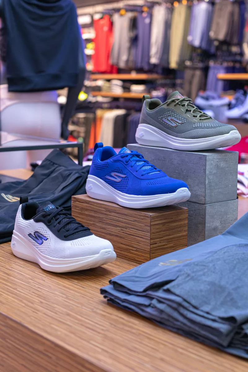 Skechers--.jpg