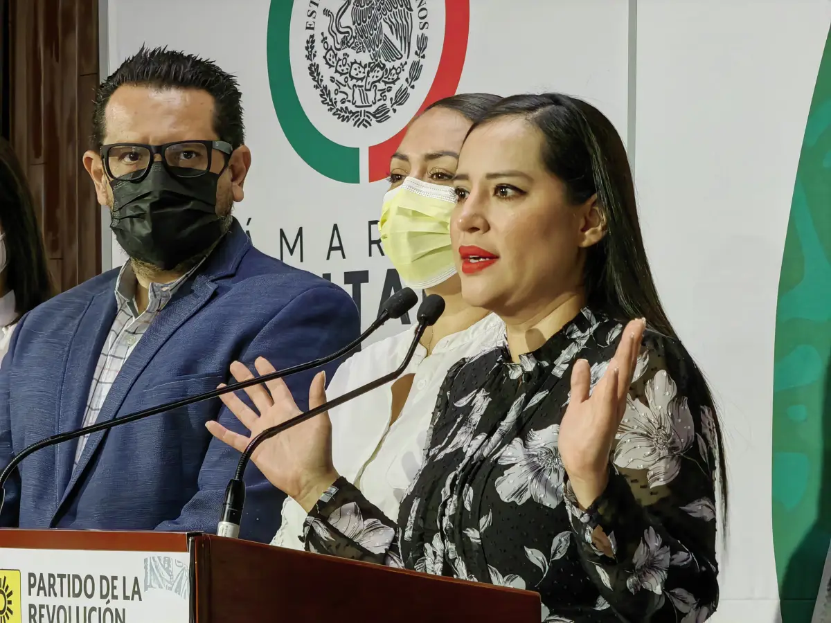 Sandra-Cuevas-Balones.jpg