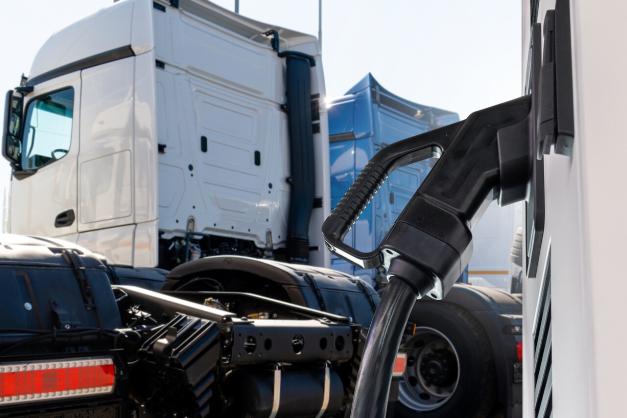 Crece mercado paralelo de combustible en patios de autoconsumo; afecta ventas de gasolineras y recaudación fiscal