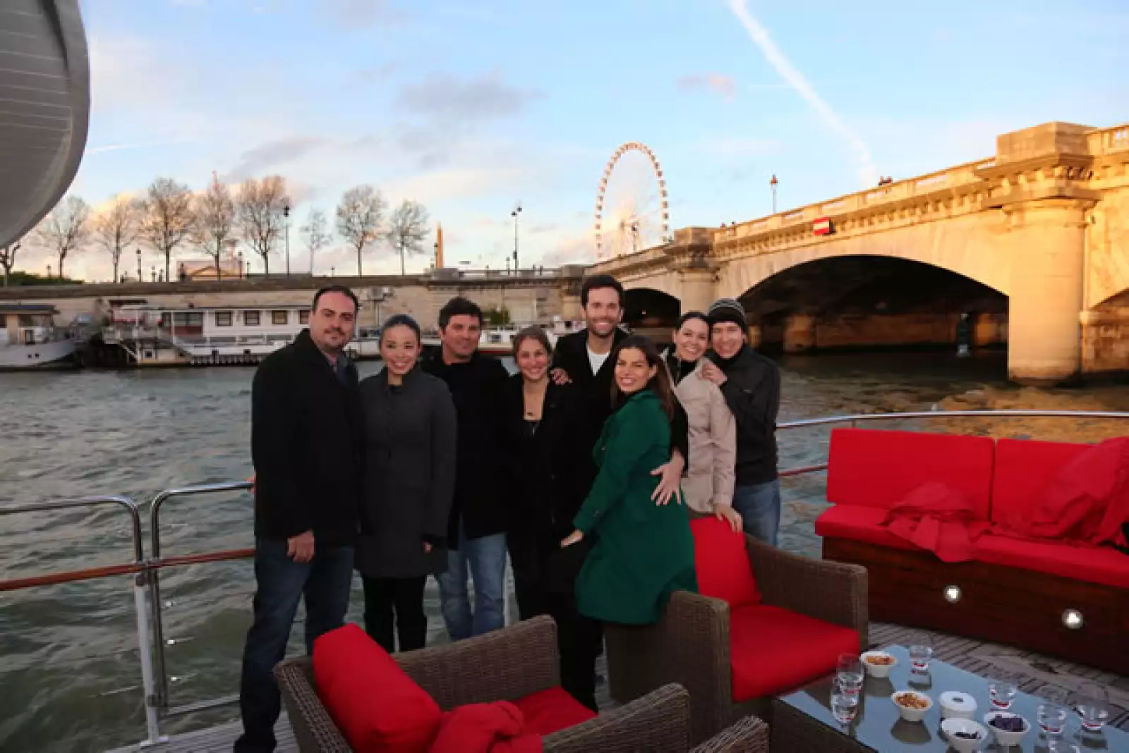 En el trayecto se tomaron fotos en lugares icónicos de la ciudad como la Roue de Paris.