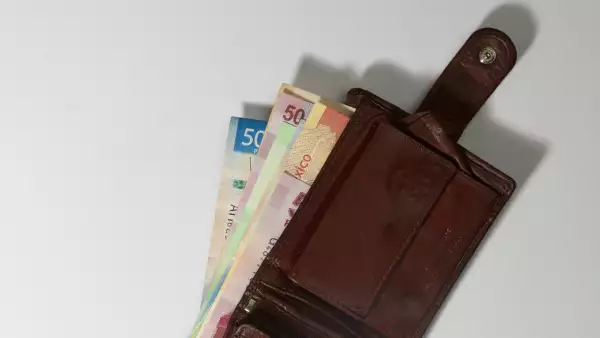 Los rendimientos de los Cetes aún duplican a la inflación, pero solo en uno de los plazos 