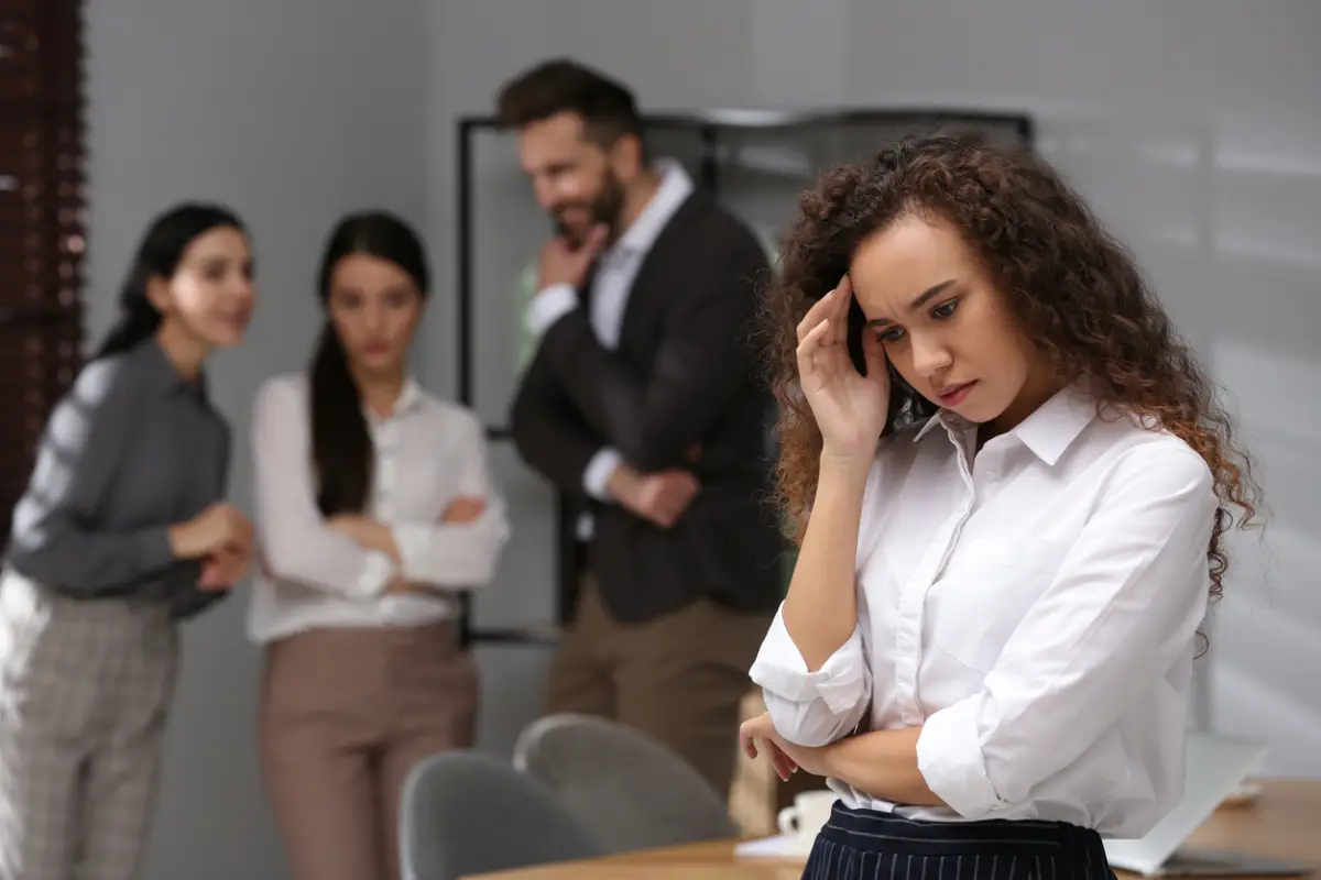 La discriminación sí es un delito en México, y estas son las penas por cometerla
