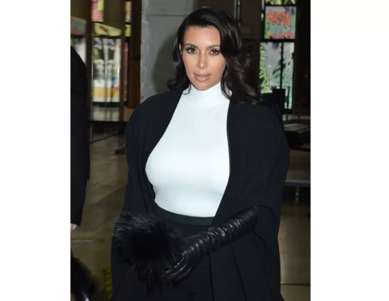 La mamá de la estrella confesó que la empresaria ha tenido un buen embarazo, pero contrario al de su hermana Kourtney, Kim suele comer comida chatarra.