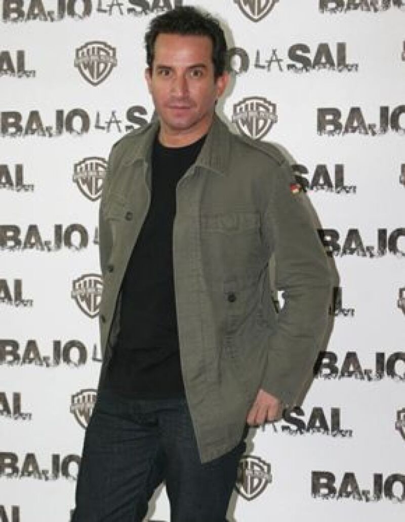 El actor es dueño de un lugar de comida en la Condesa, pero al parecer las autoridades no lo encuentran lo bastante seguro para operar.