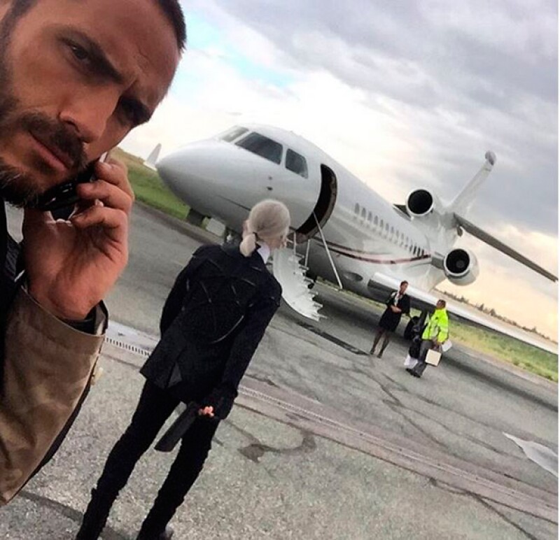 Sébastien presume en sus redes sociales su día a día tras el reconocido director creativo de Chanel.