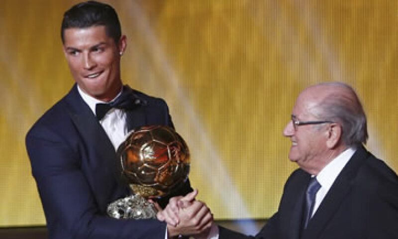 Ronaldo obtuvo el Balón de Oro al Mejor Jugador del Año por tercera vez en su carrera. (Foto: Reuters)