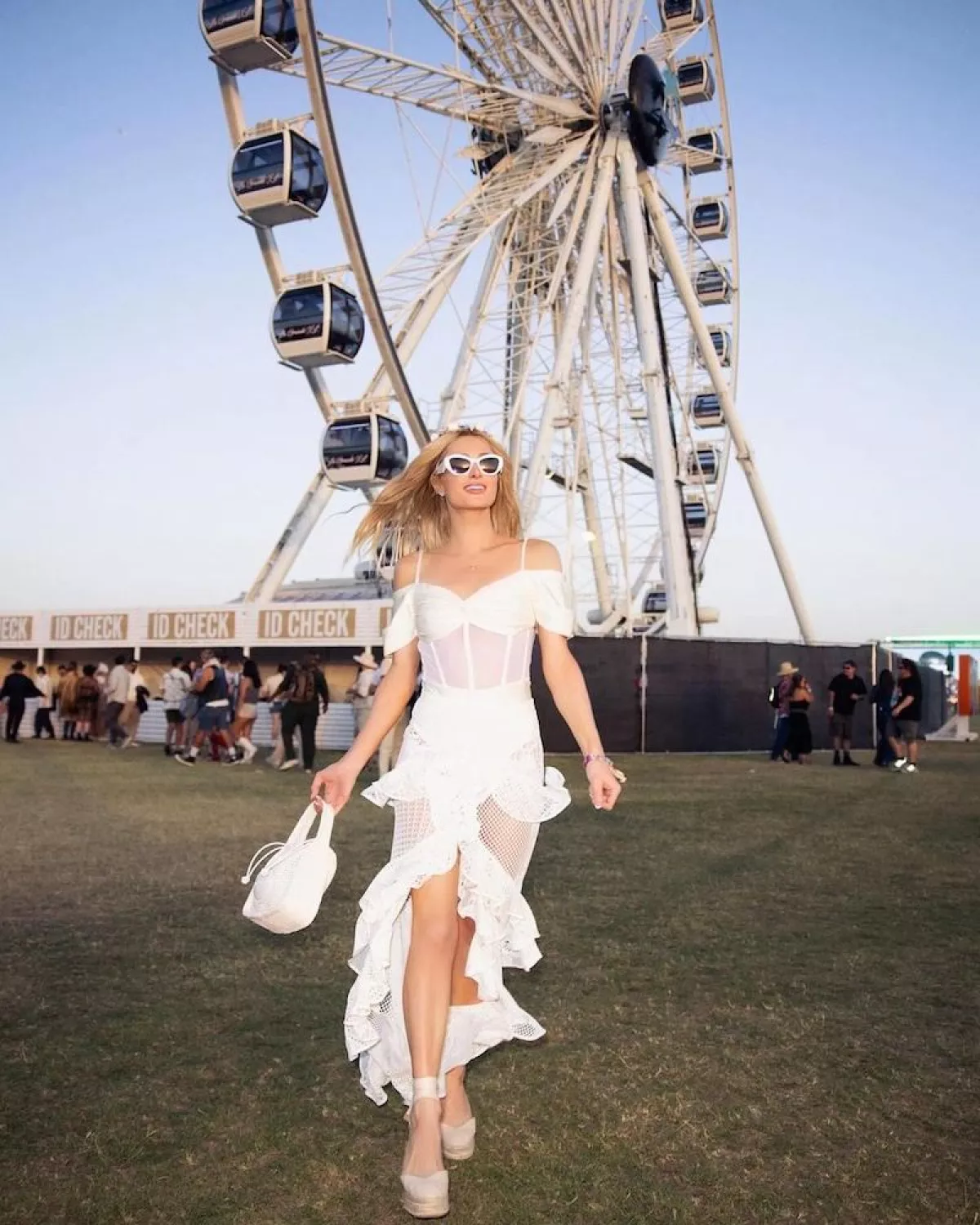 PARIS HILTON.jpg