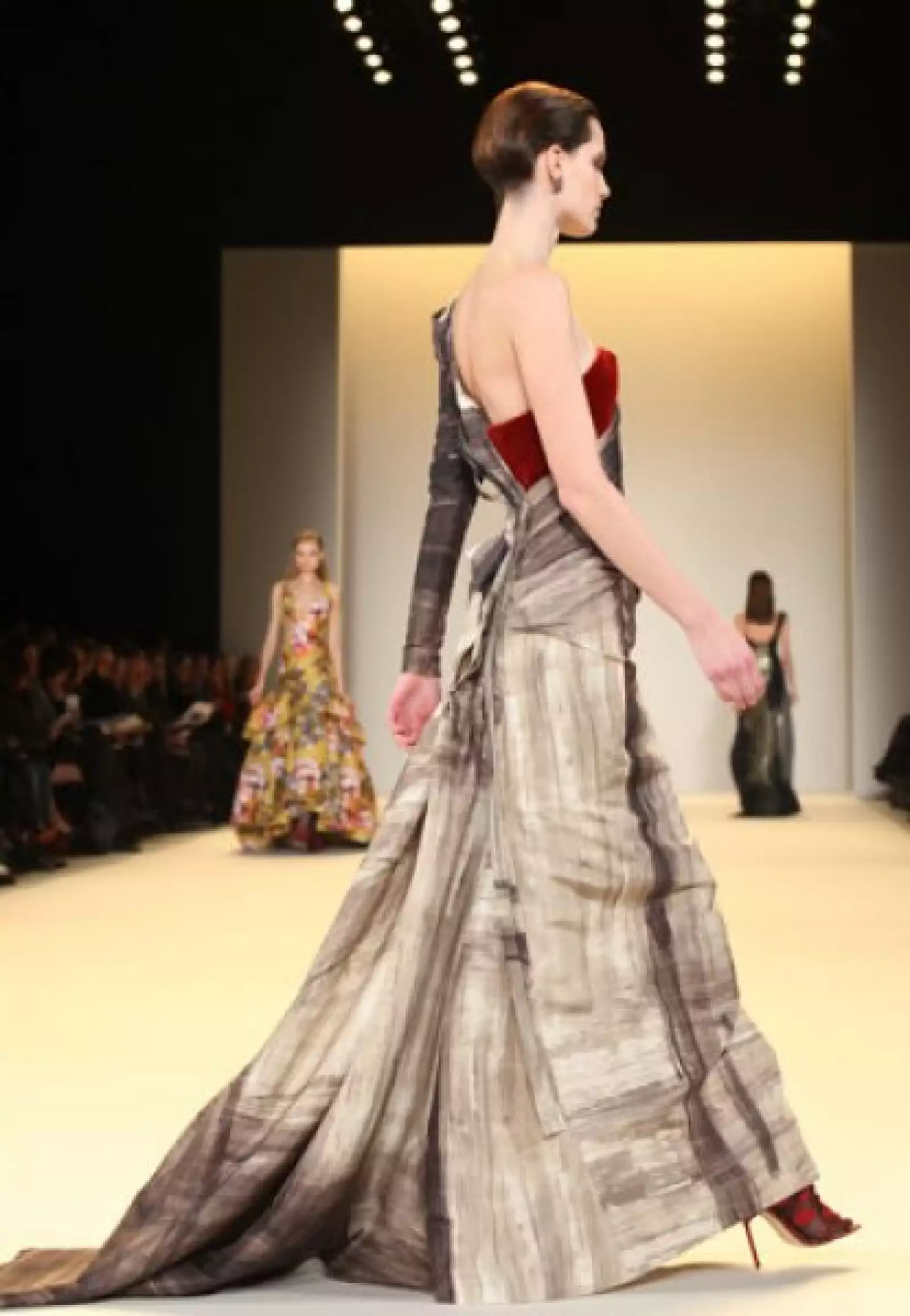 `La colección está cortada con unas líneas muy limpias, muy simples, pero al mismo tiempo con un detalle importante en cada vestido´, explicó la diseñadora.