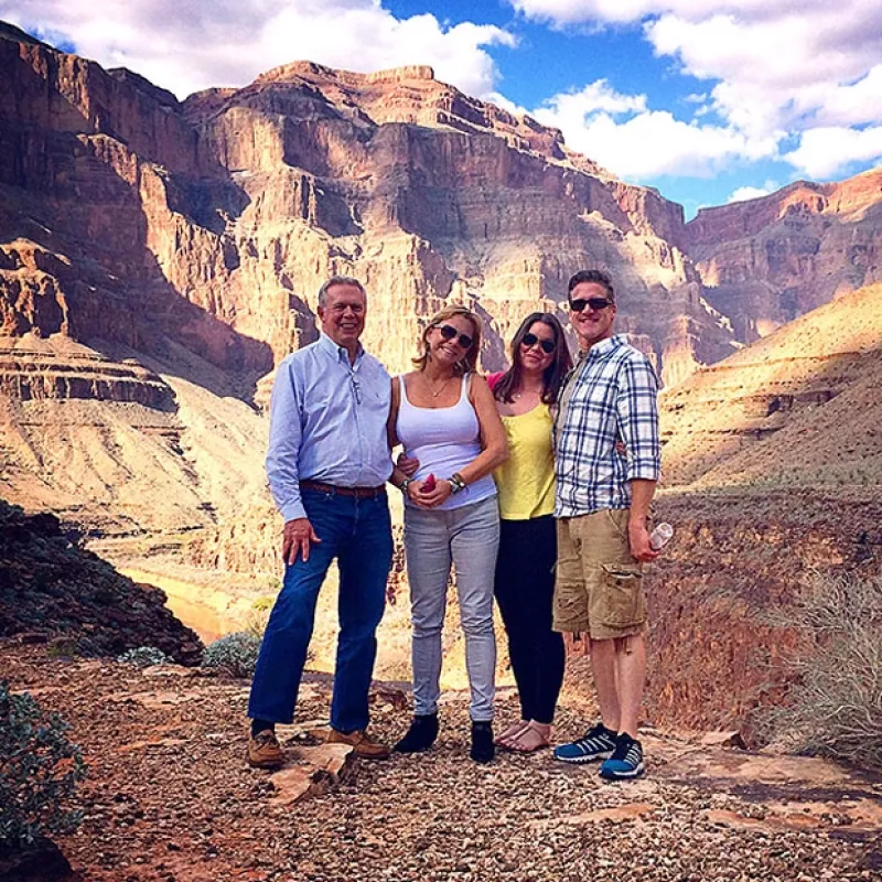 Aunque la semana pasada se dio a conocer que Brittany Maynard podría extender el plazo que se dio para morir con dignidad, el sábado se despidió de sus amigos y familiares en su hogar.