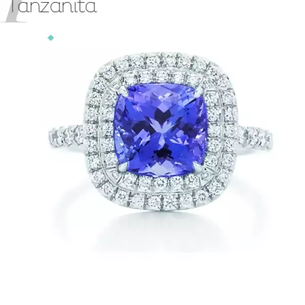 En 1969 la firma de joyería introdujo al mundo la tanzanita, una deslumbrante zoisita azul que tomó su nombre de Tanzania, su país de origen.