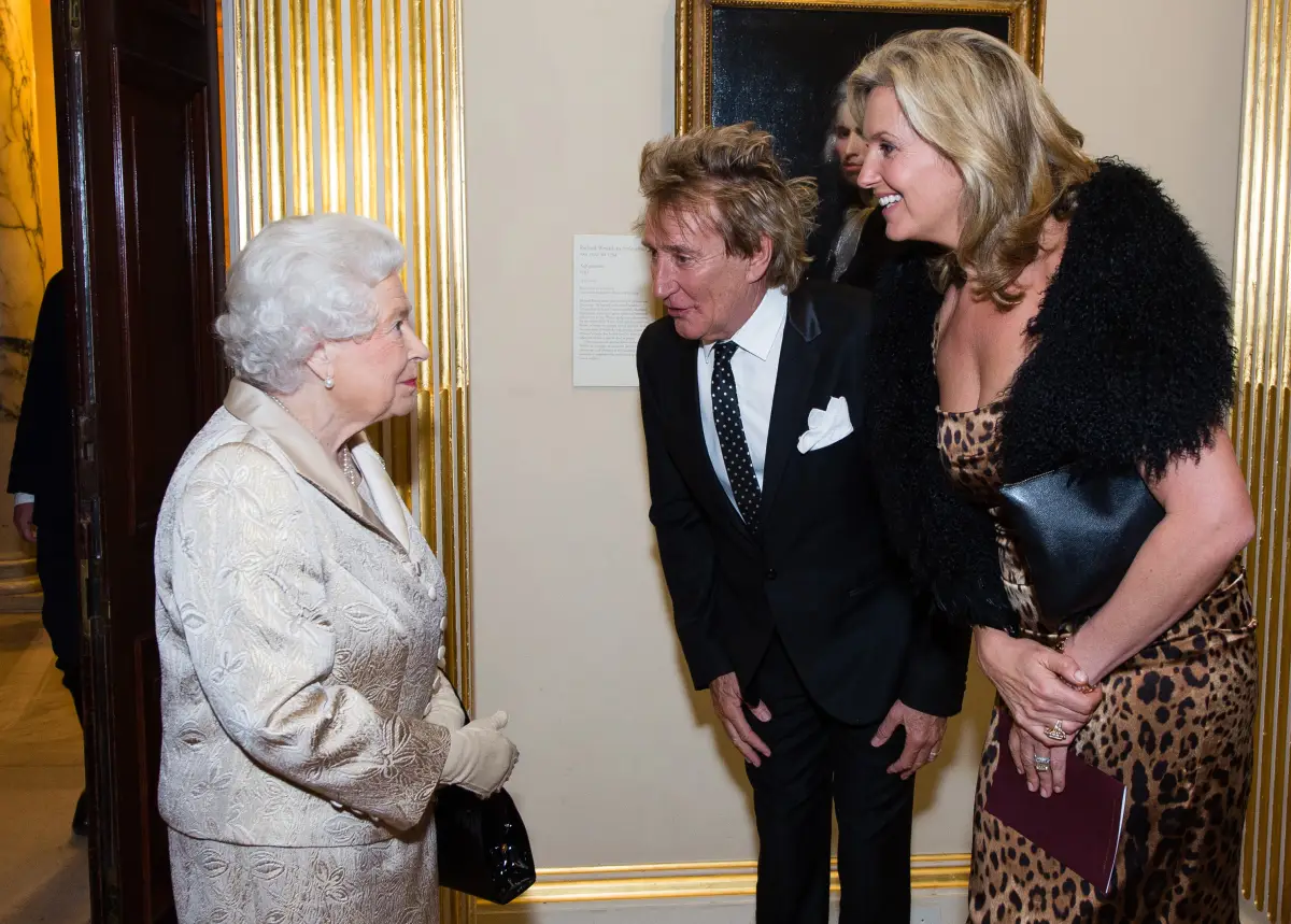 Reina Isabel II, Sir Rod Stewart y Penny Lancaster