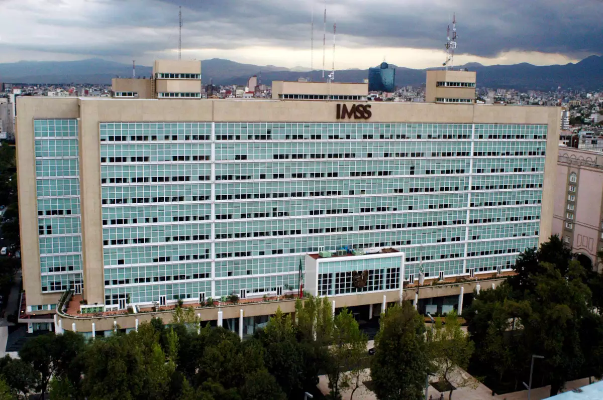 (Edificio sede del IMSS en la CDMX)