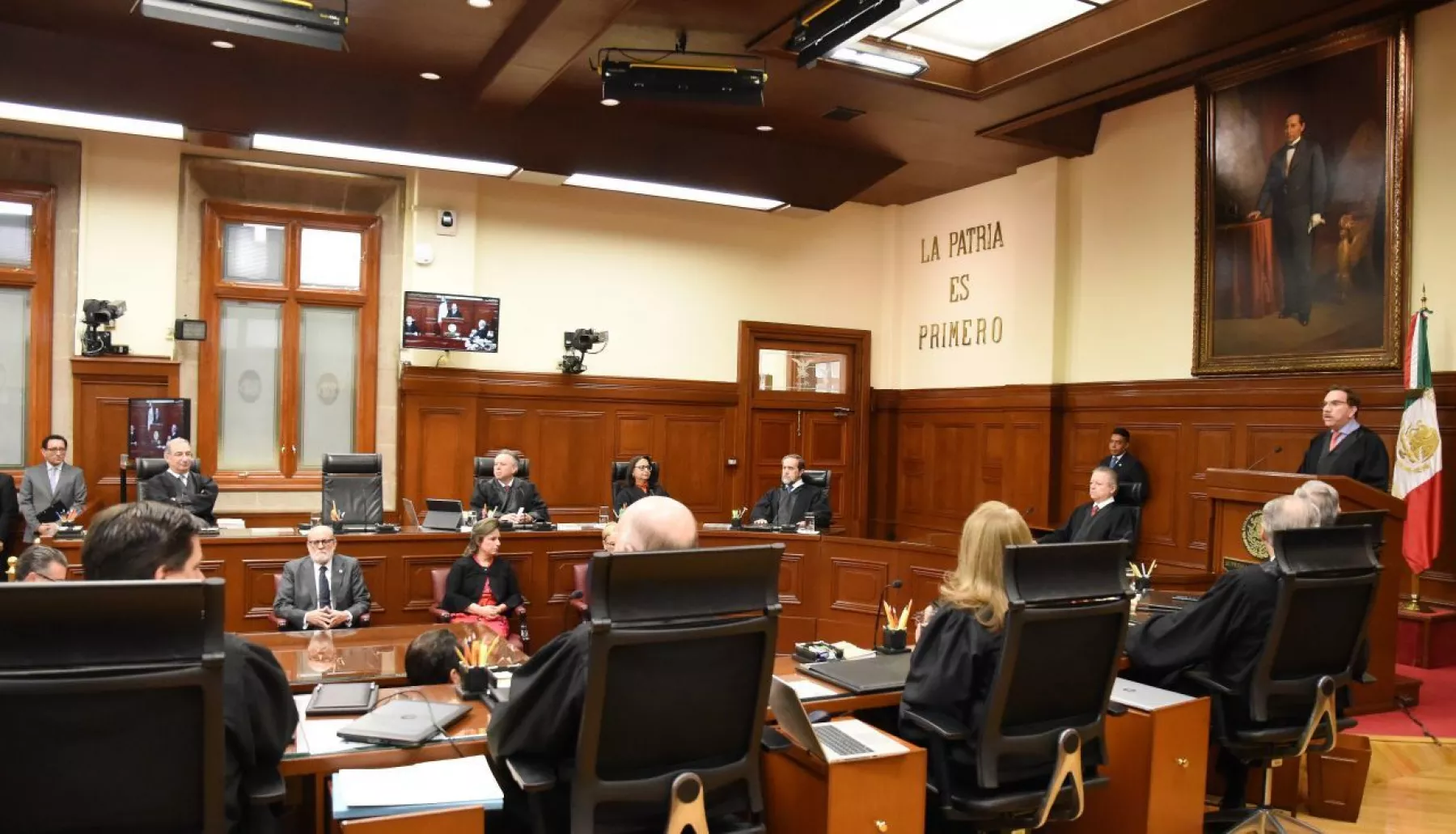 Magistrados pagan con tarjetas institucionales del TEPJF: licores, cines y hasta el súper