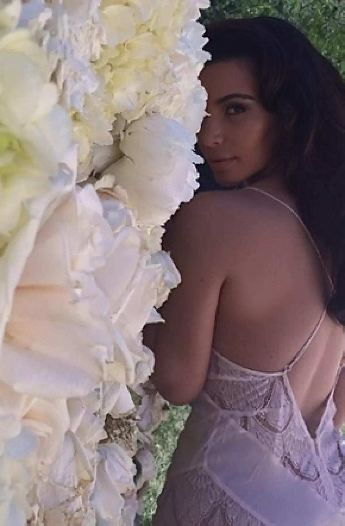 La socialité y su nuevo epsoso están de luna de miel en Irlanda y al parecer ella encontró un momento de calma para cambiar su estatus en las redes sociales, así como para compartir algunas imágenes.