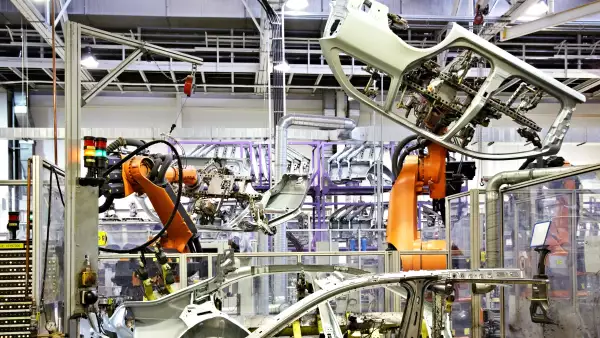 La industria automotriz ha enfrentado serios problemas debido a la escasez de semiconductores.