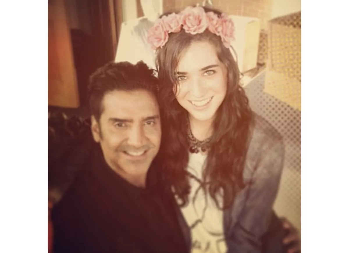 Karla Laveaga, la joven novia de El Potrillo subió esta linda fotografía seguida de un fragmento de la letra de la nueva canción que grabó con Christina Aguilera `Hoy tengo ganas de ti´.
