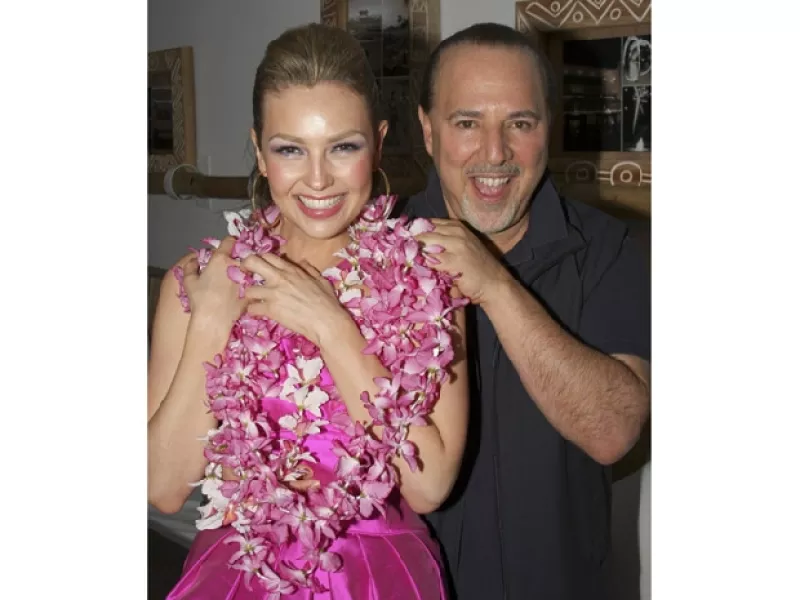 La cantante y el productor musical hoy cumplen 10 años de casados y desde un principio todo ha sido como un cuento de hadas en su historia de amor.