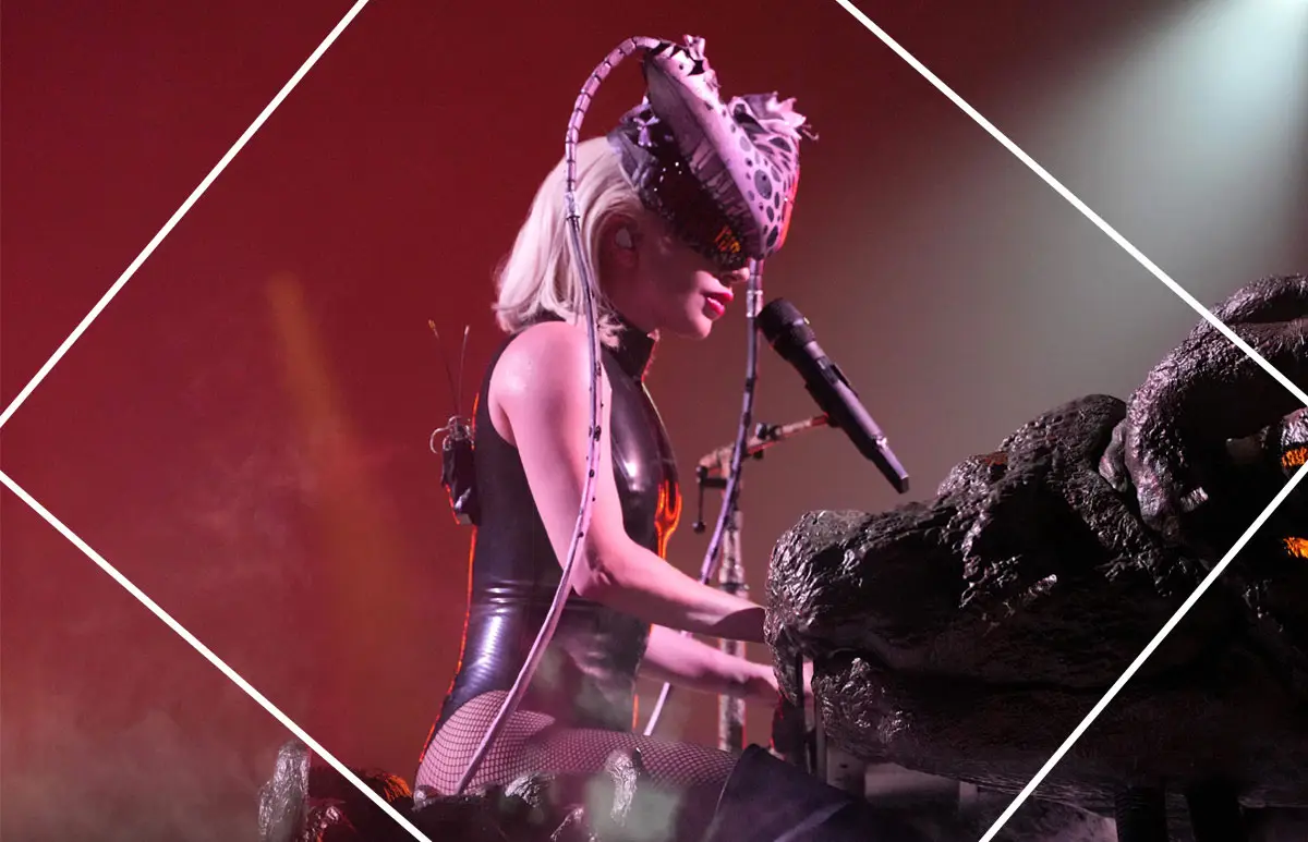 lady-gaga-tour.jpg