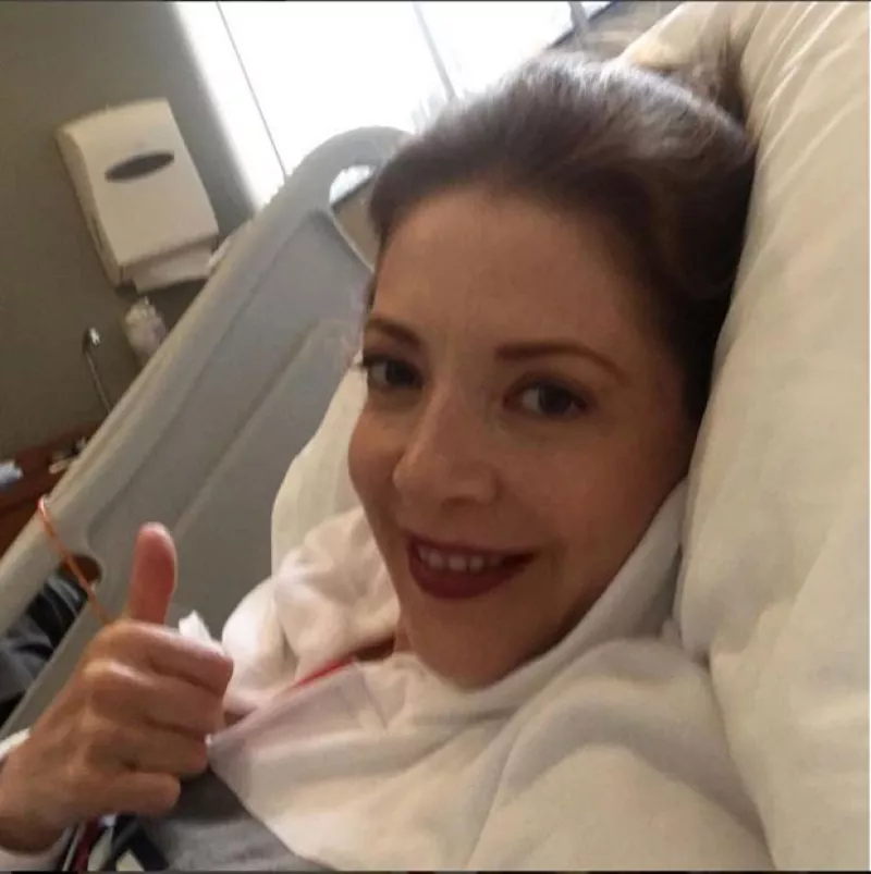 Desde el hospital,la actriz anunció que fue intervenida quirúrgicamente para retirar de la base abdominal de su cuerpo tejido canceroso.